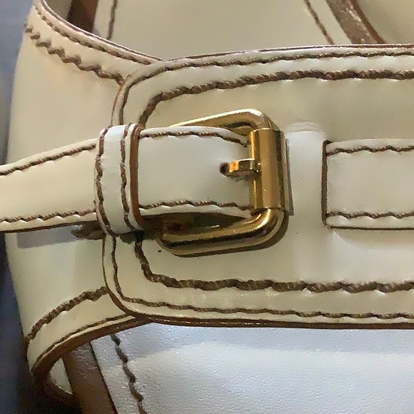 Louis Vuitton cream slip on sandals. - Picture 8 of 9